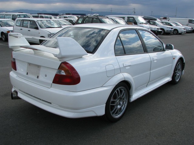 Mitsubishi lancer 1999 specs