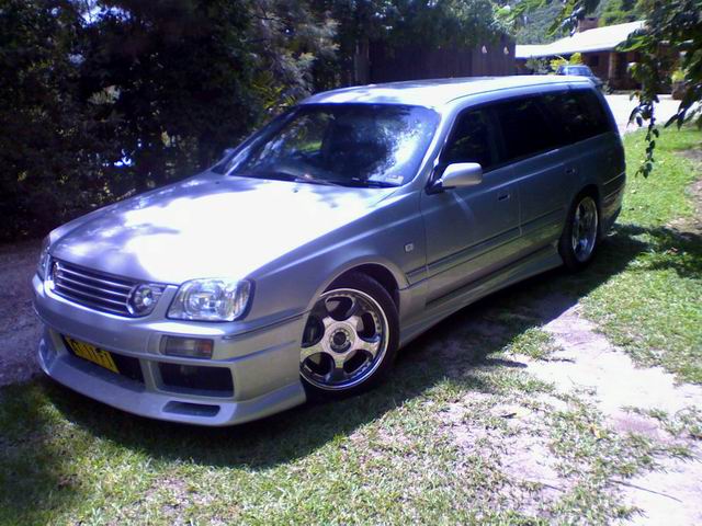 2 cars incl. 1998 Nissan Stagea RS V